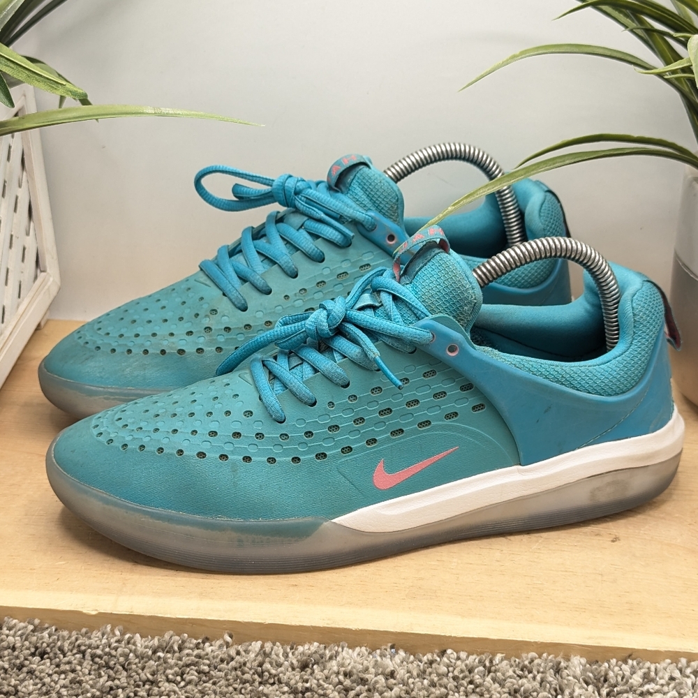 Nike SB Zoom Nyjah 3 Mens Size 7.5 Running Shoes Casual Comfort Women's Size 9
